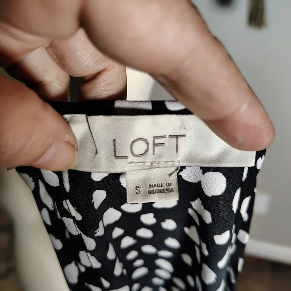 LOFT Monochrome Abstract Print Blouse - Picture 4 of 4